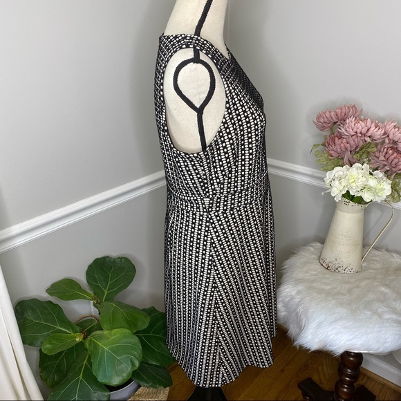 LOFT geometric Sleevless stretch dress - Picture 7 of 7
